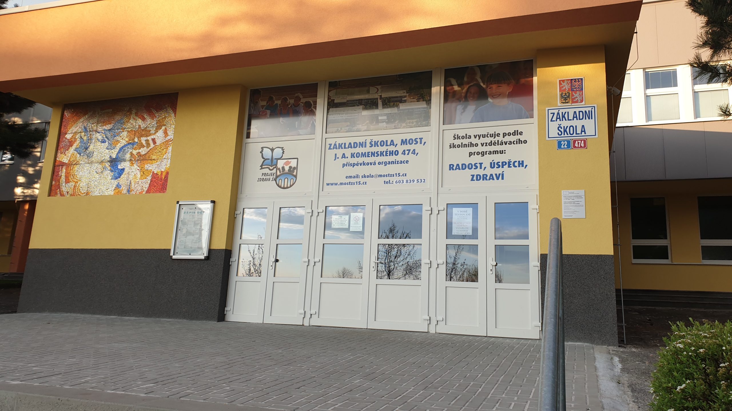 AKTUÁLNĚ: Anonym hrozí útokem na školky, základní i střední školy