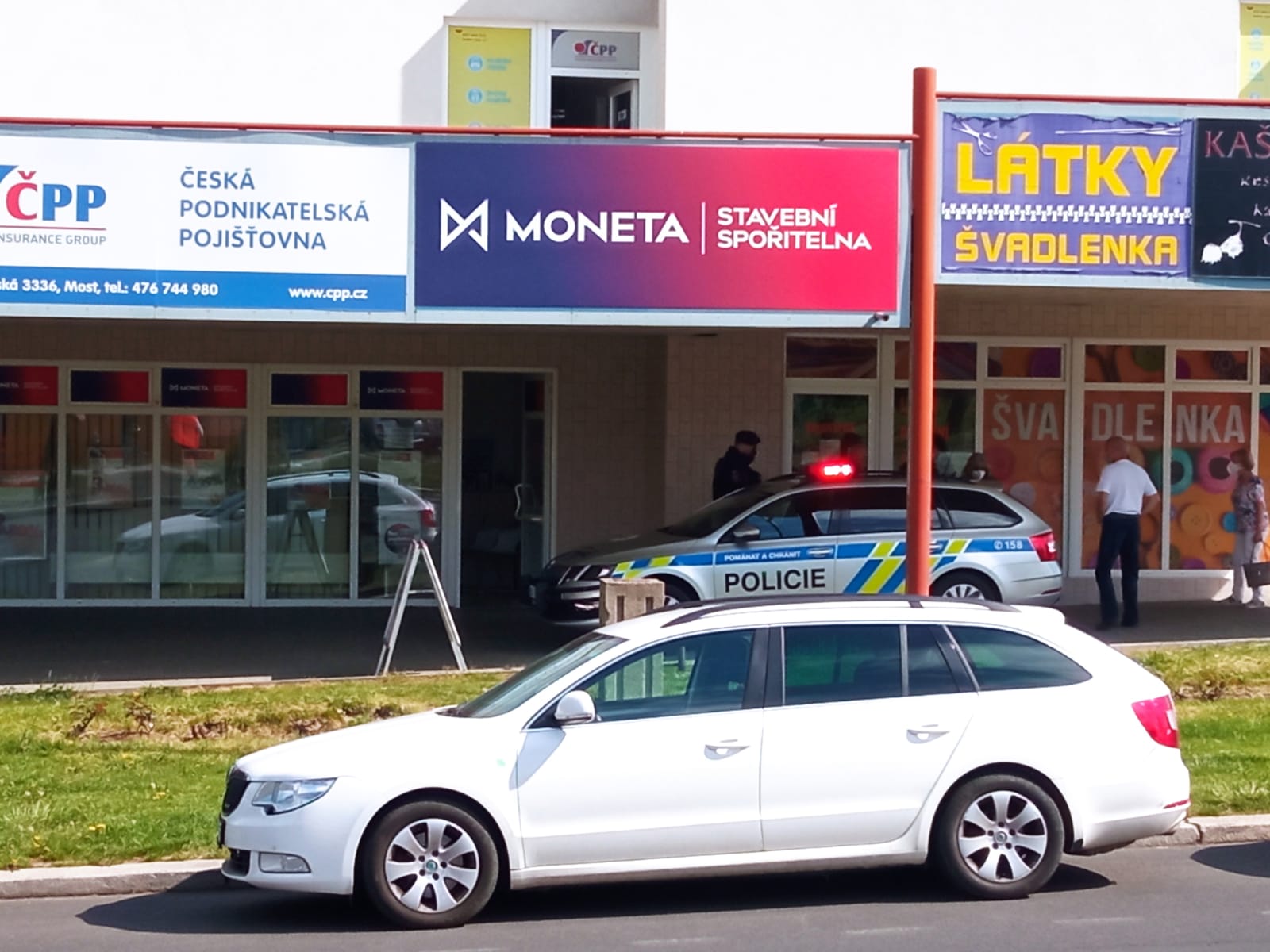 Policisté museli vykázat z objektu podnapilého muže