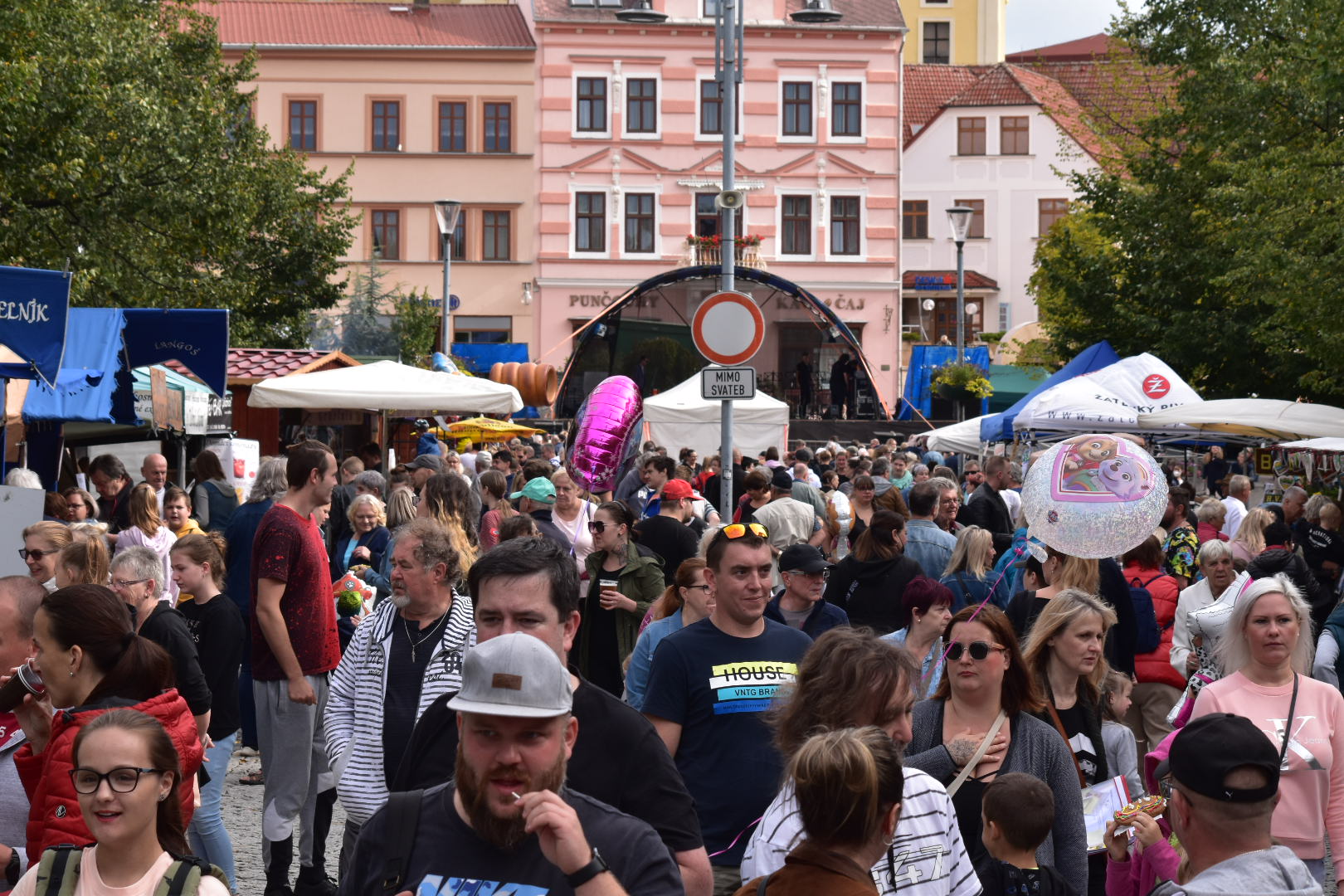 OBRAZEM: Svatomichaelské slavnosti si v Litvínově nenechalo ujít stovky lidí