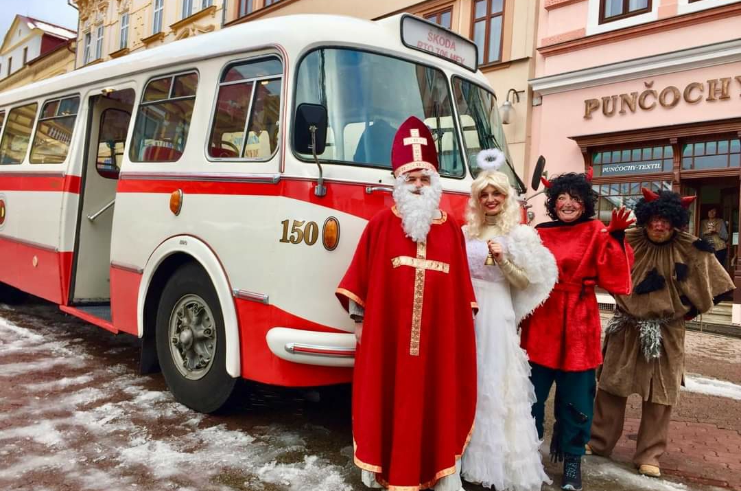 FOTO: Litvínovem jezdil Mikulášský retrobus. Nahradil tradiční tramvaj