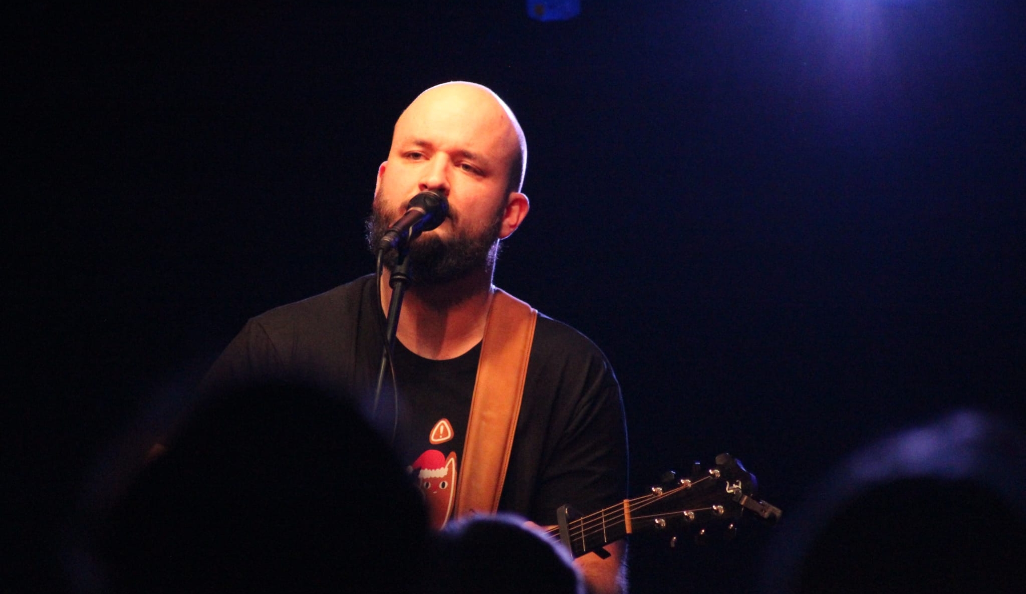 FOTO: V litvínovském Atticu zazpíval Pokáč. Jednalo se o poslední letošní koncert