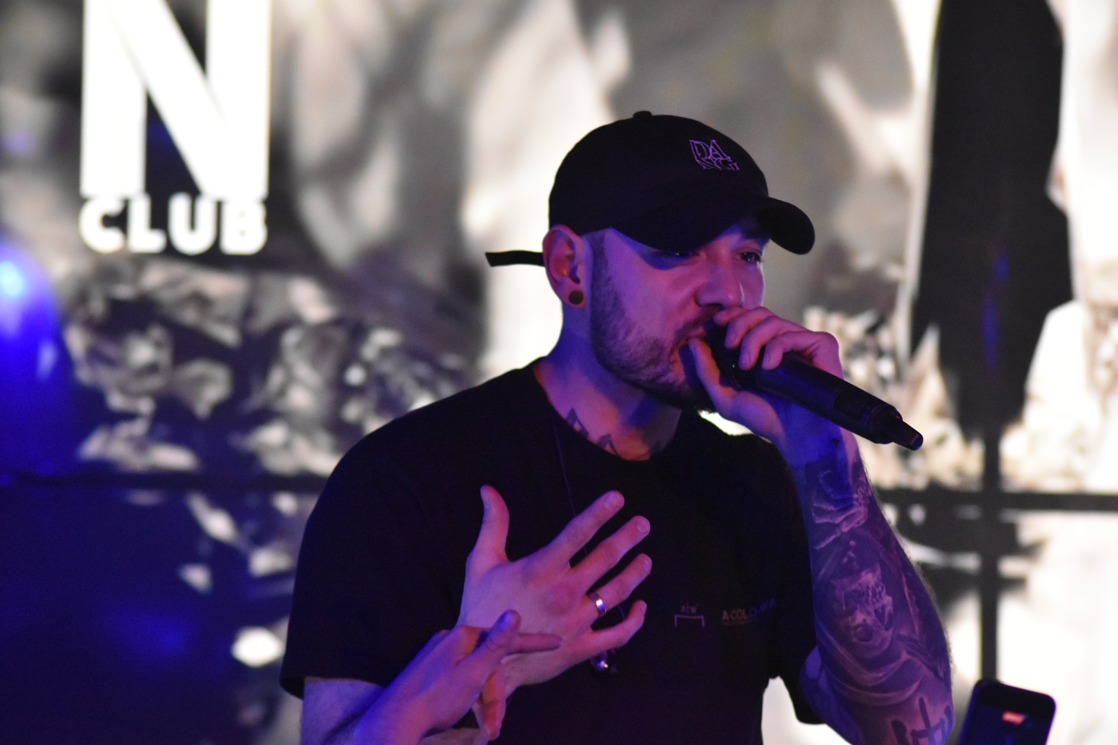 OBRAZEM: V mosteckém N-clubu vystoupil raper Renne Dang