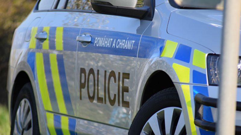 AKTUALIZUJEME: Mezi Mostem a Litvínovem skončilo vozidlo mimo komunikaci