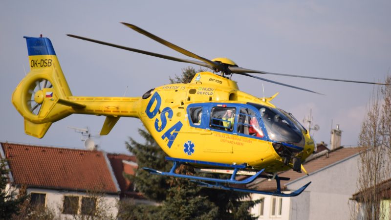 STALO SE: Pro zraněného motorkáře letěl záchranářský vrtulník