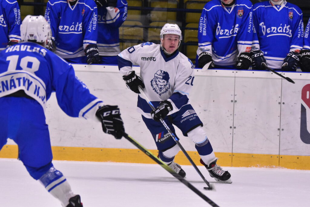 HOKEJ: Most padl vysoko v Benátkách nad Jizerou