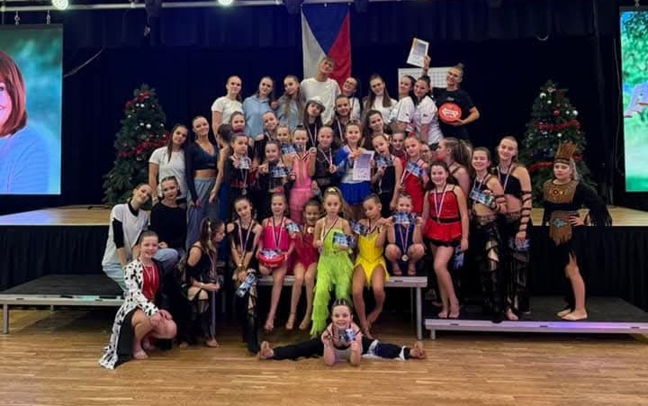 ZAJÍMAVOST: Úspěšné zakončení taneční sezóny: Na Mistrovství ČR v karibských tancích se Mostu dařilo