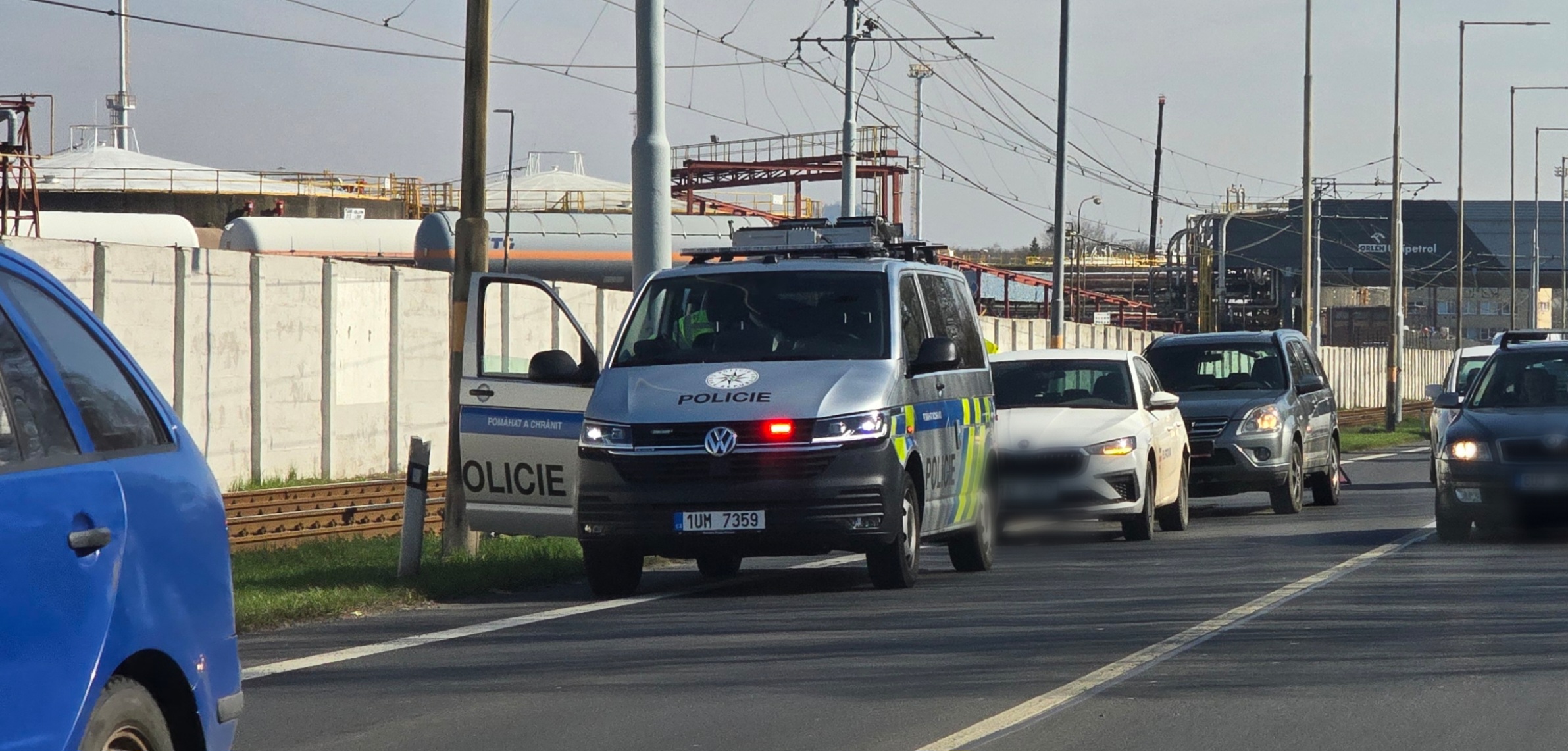 AKTUÁLNĚ: Dopravní nehoda dvou osobních vozidel u Záluží komplikuje provoz