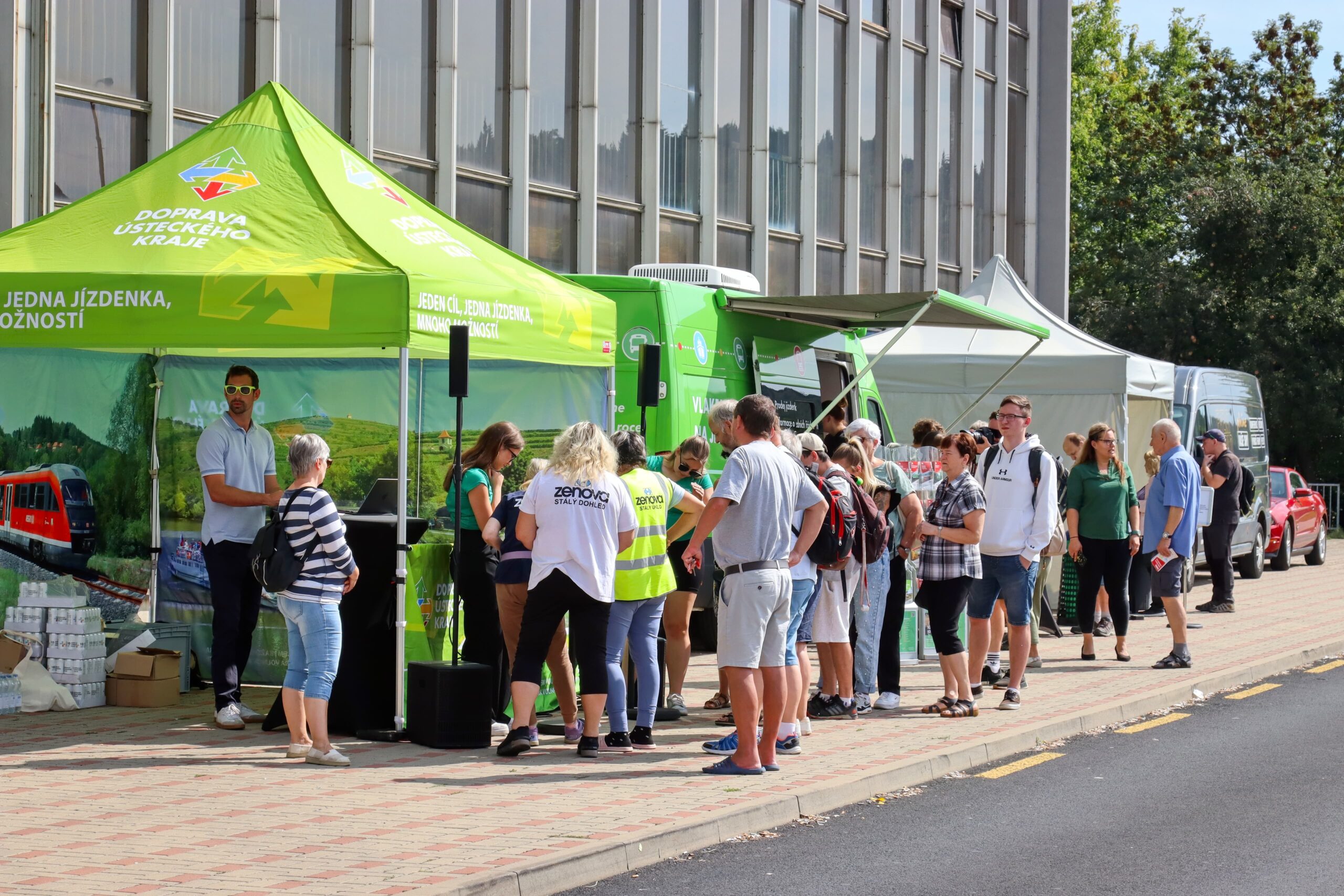 FOTO: Hudba, soutěže i jízdenky zdarma. DÚK slavila v Mostě desetileté výročí