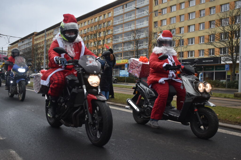 ZAJÍMAVOST: Štědrý den v Mostě opět zpestří motorkáři v kostýmech Santa Clausů