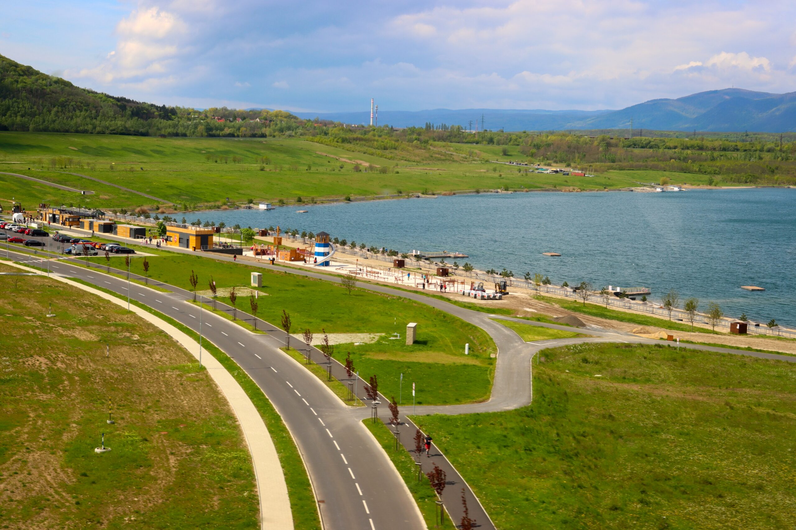 ZPRÁVA DNE: Most získá strategické území u jezera. Převod státního majetku má zelenou