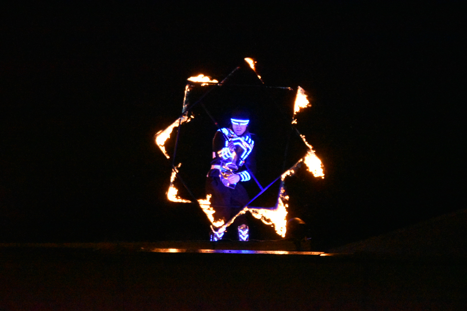 OBRAZEM: Jakub Děkan a světelná show ozdobili Silvestr 2025 v Mostě. Bylo narváno!