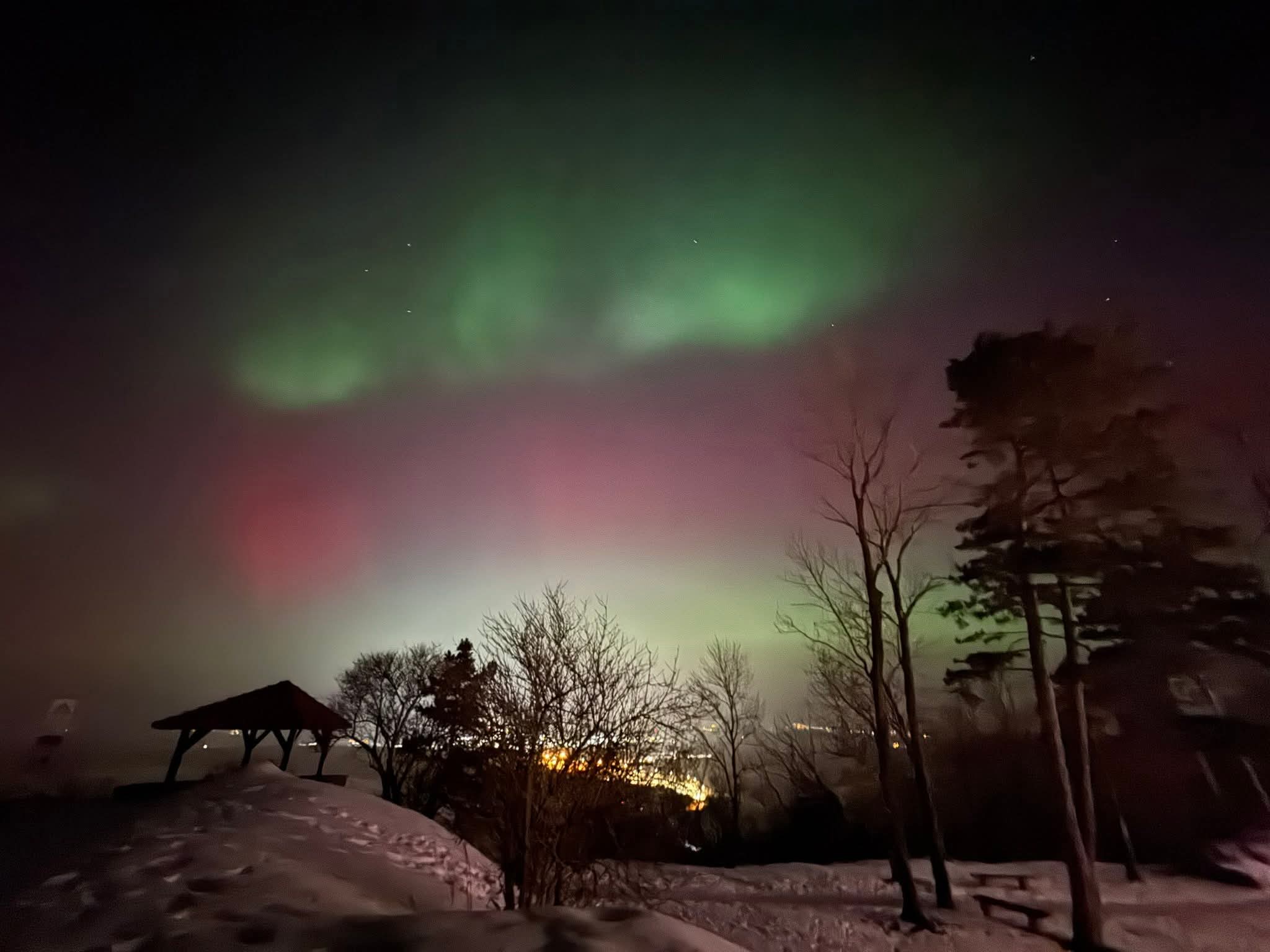 ZAJÍMAVOST: Nevšední podívaná nad Mosteckem! Oblohu rozzářila polární záře