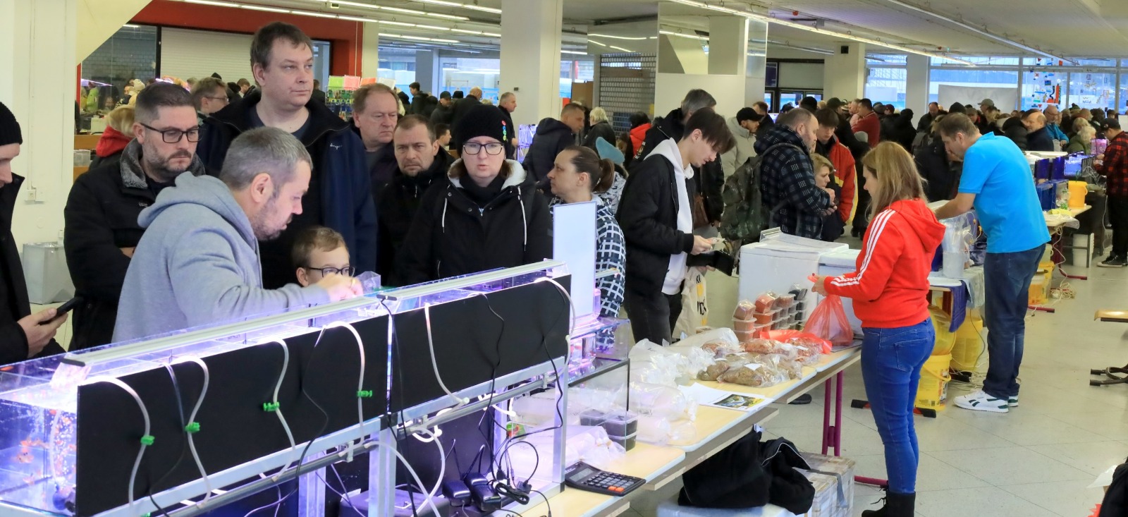 OBRAZEM: Mostecký Prior hostil první akvarijní trhy letošního roku. Bylo narváno!