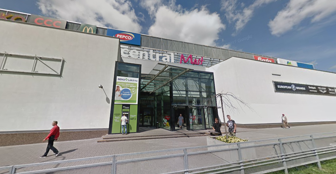 STALO SE: Poplach vyhnal lidi z obchodního centra Central Most. Zákazníci museli na několik minut ven