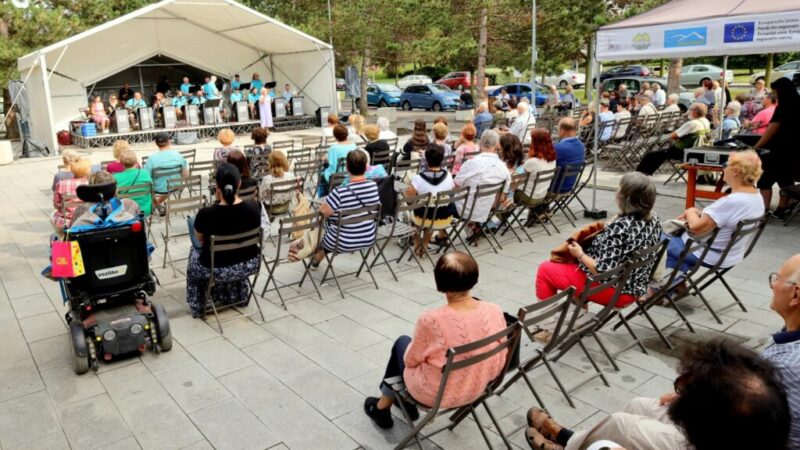 CHYSTÁ SE: Radniční park v Mostě rozezní swing i jazz. Promenádní koncerty se vrací!