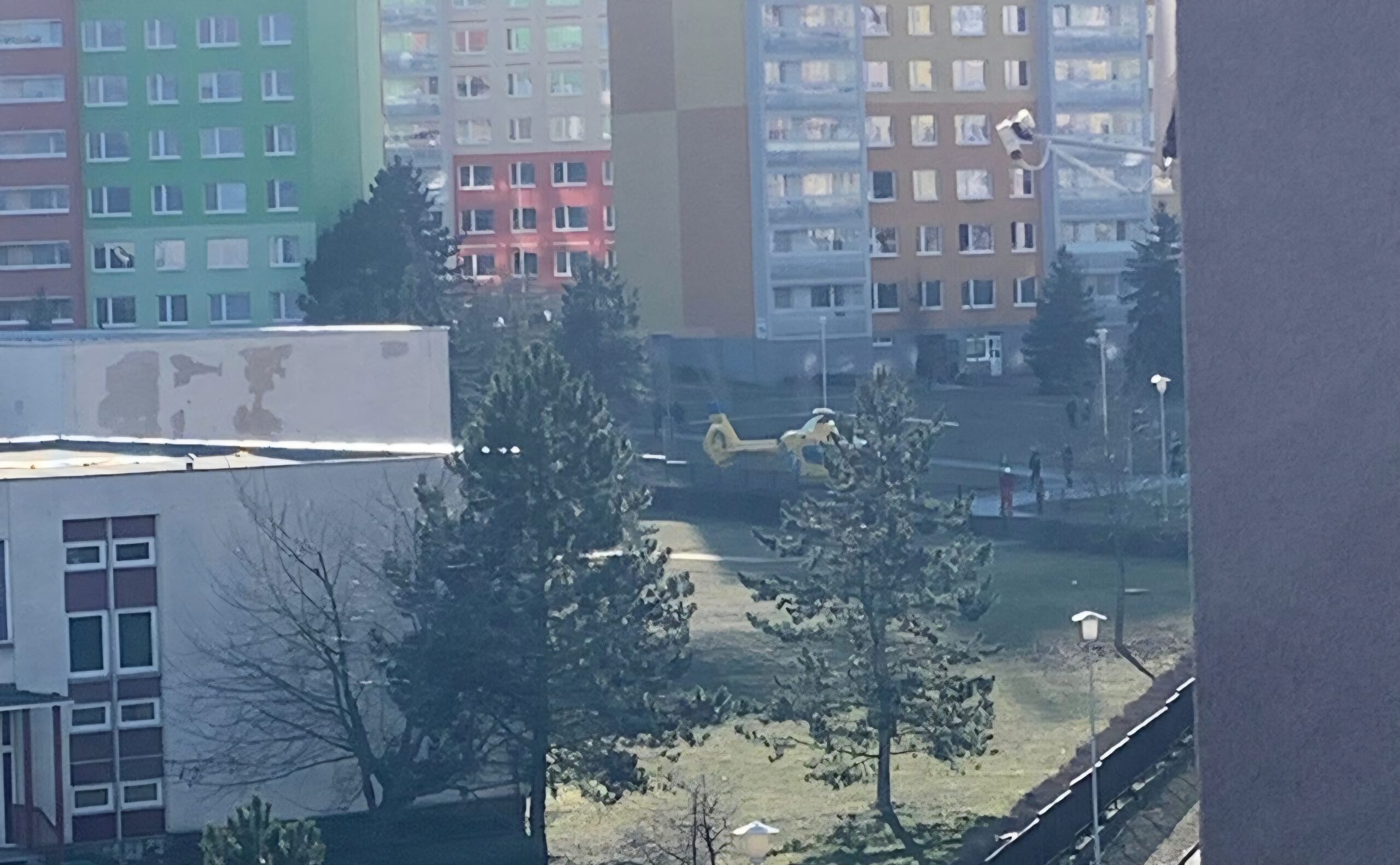 STALO SE: U 18. Základní školy přistávál zdravotnický vrtulník
