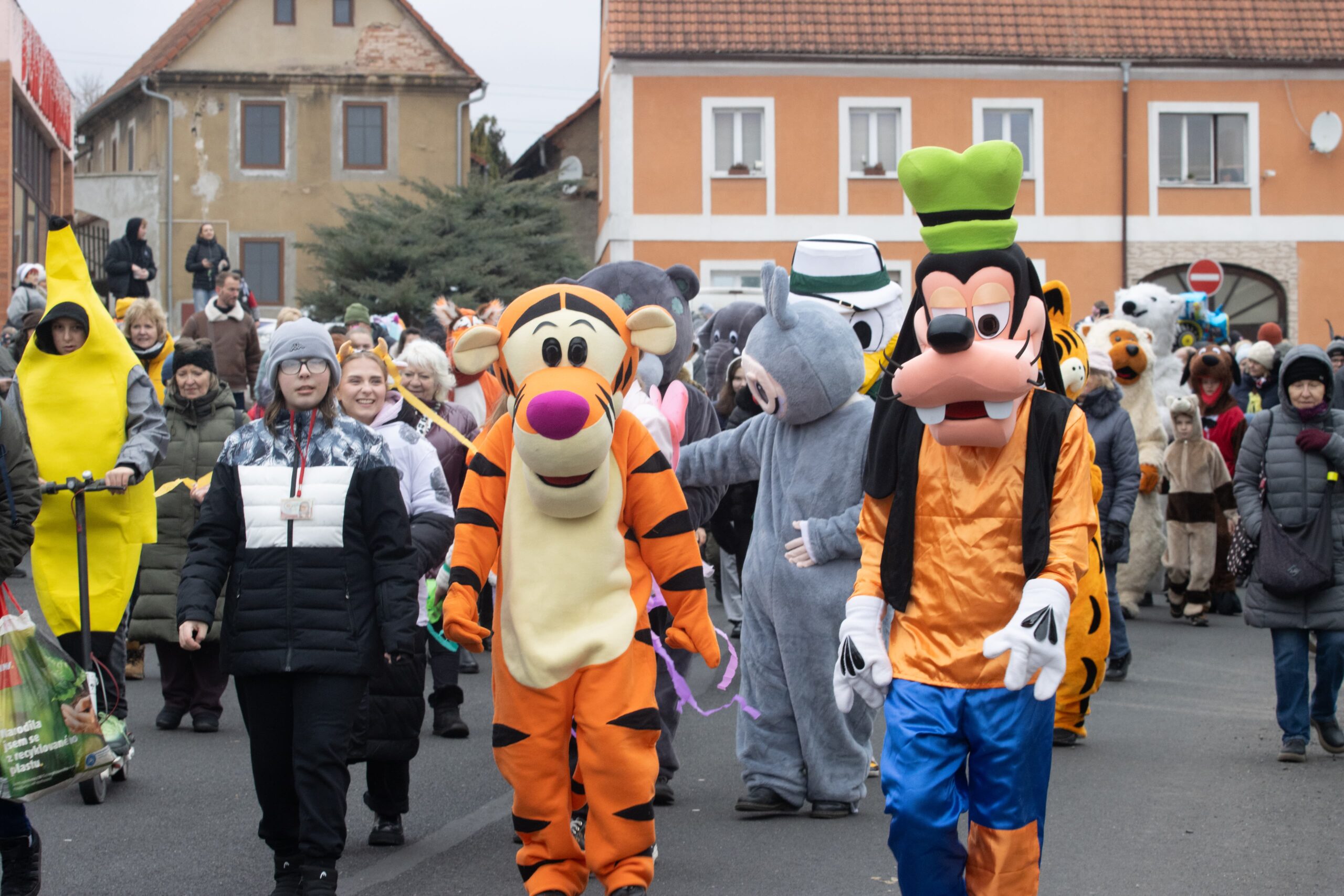 FOTO: Průvod masek prošel Vtelnem. Veselí pokračovalo až do večera