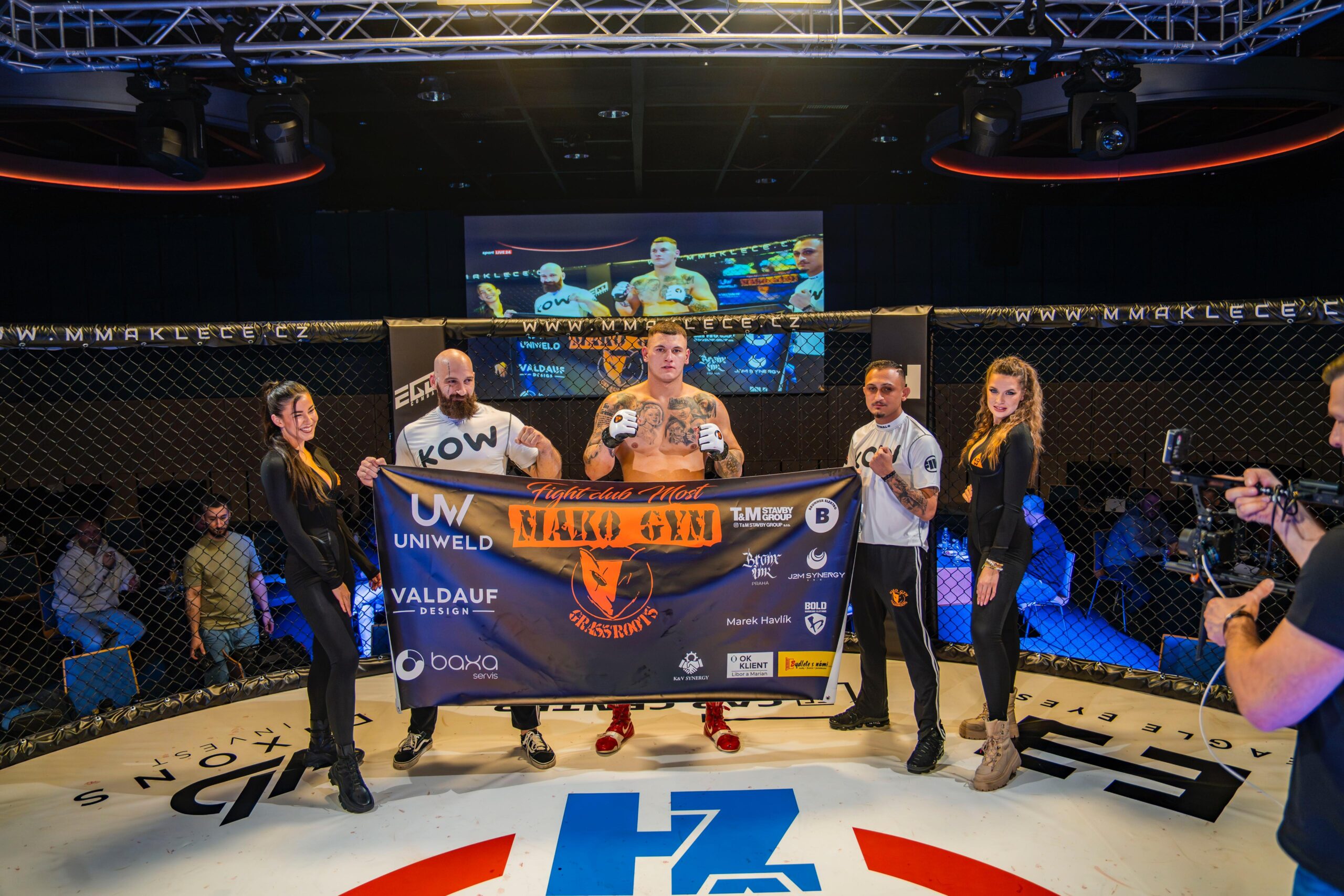 BOX: Mostecký Karel Adam vyhrál hlavní zápas galavečera KOW v Olomouci