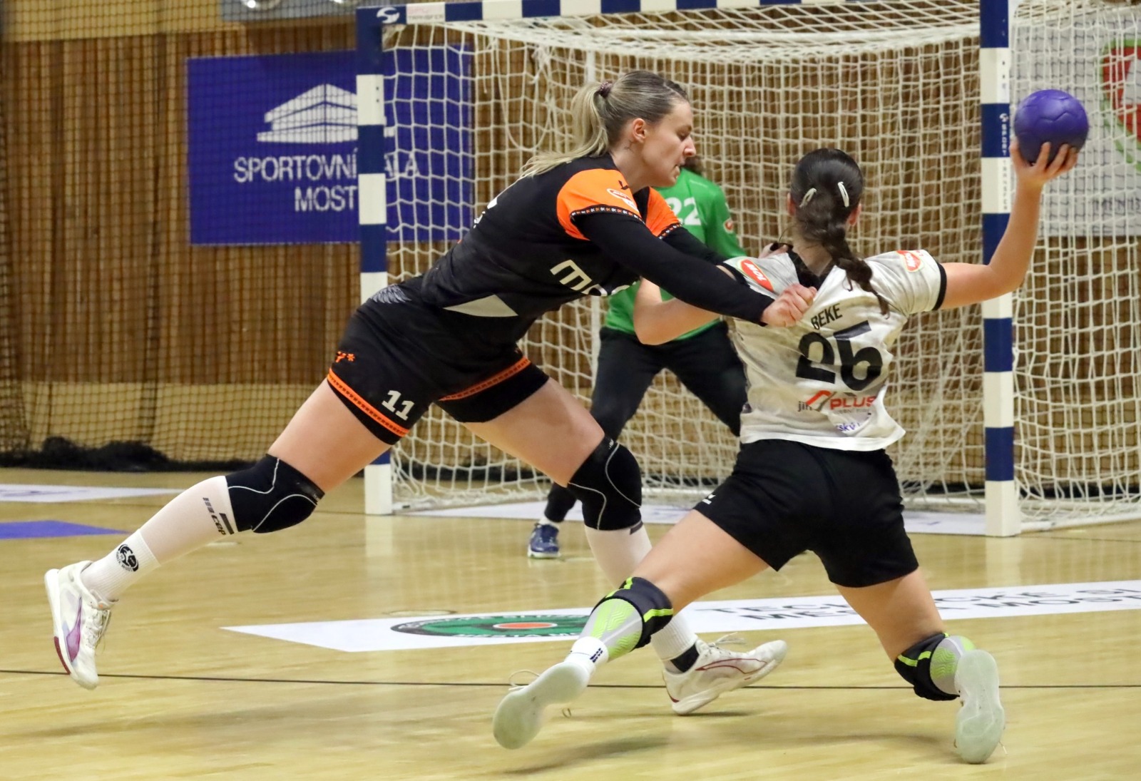 OBRAZEM: Mostecké házenkářky dominovaly a připsaly si vysoké vítězství nad posledním Hodonínem