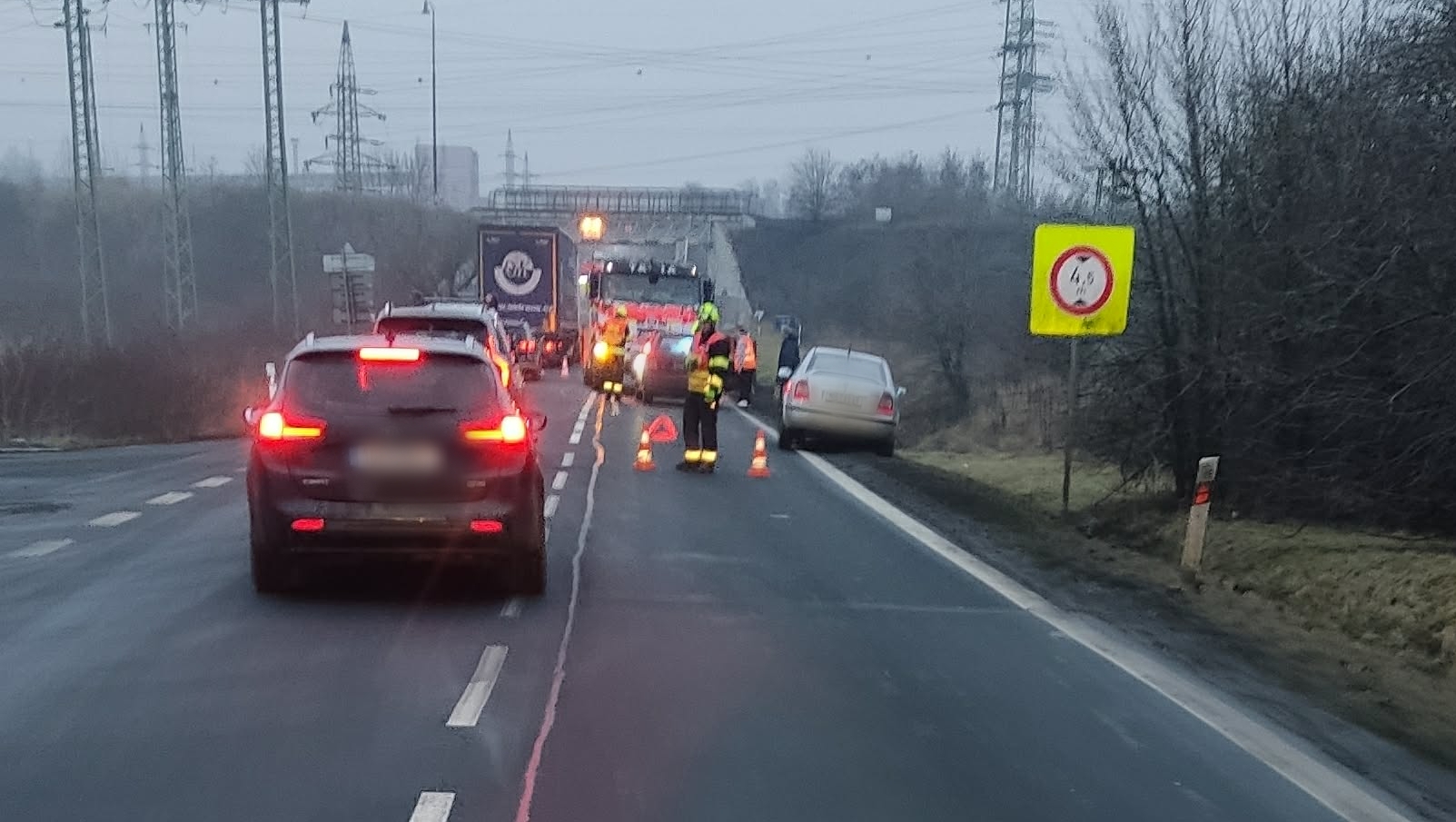 AKTUÁLNĚ: Nehoda dvou osobních vozidel komplikuje dopravu mezi Mostem a Havraní