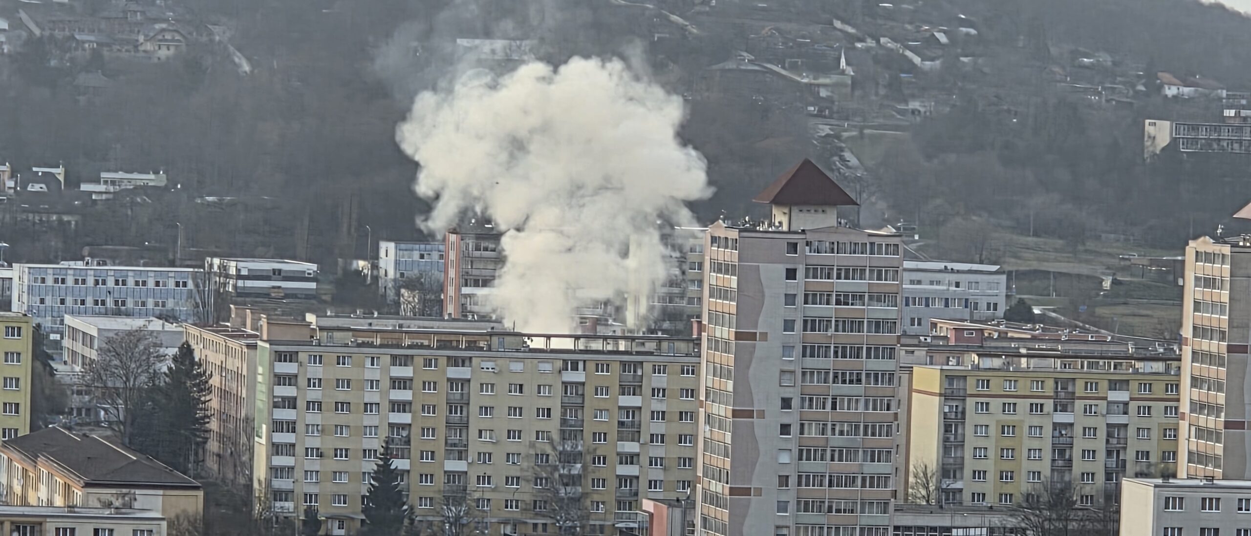 VIDEO: Požár kontejneru zaměstnal hasiče v ulici Jaroslava Vrchlického