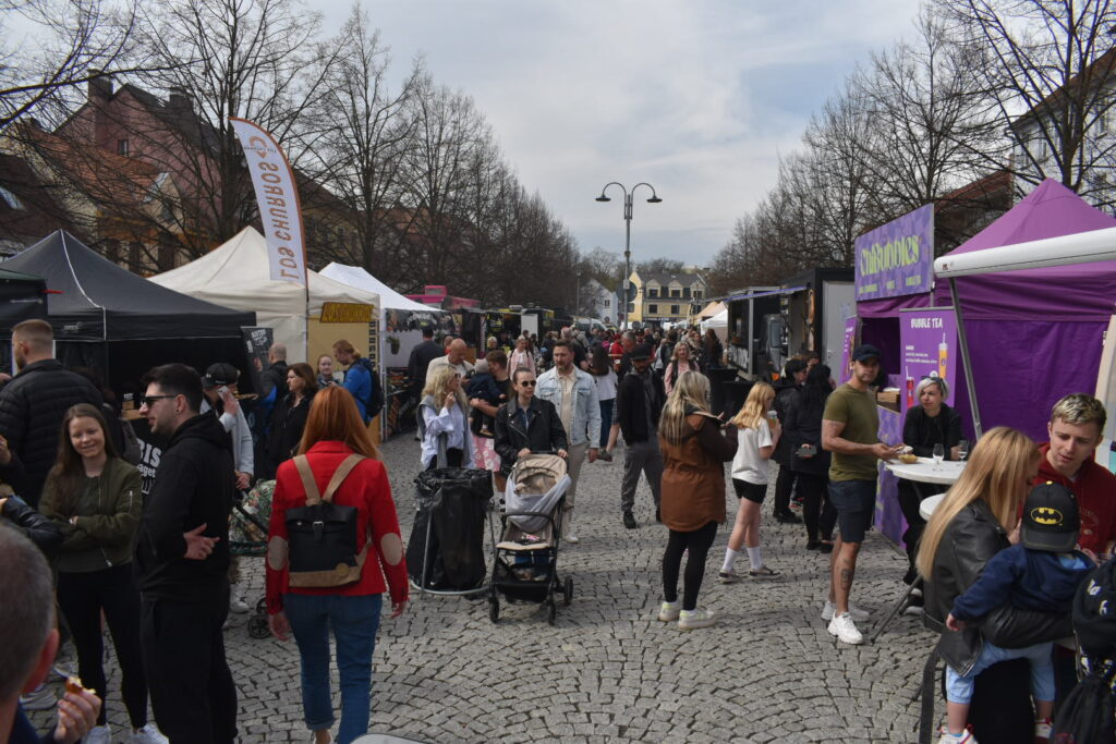 CHYSTÁ SE: Smažení červi i šťavnaté burgery. Litvínov ožije oblíbeným festivalem jídla