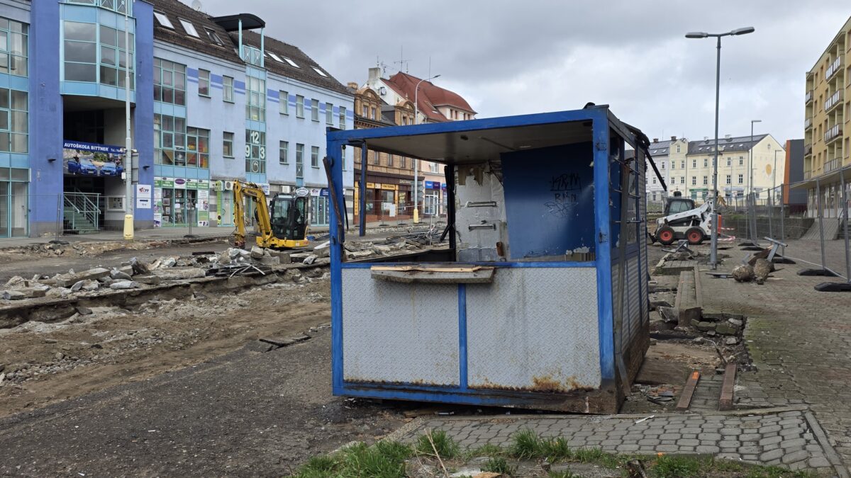 OBRAZEM: Rozkopané ulice, ale lepší budoucnost. Litvínov modernizuje tramvaje