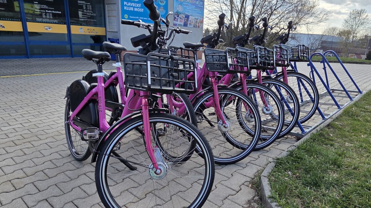 ZAJÍMAVOST: Sdílená kola v Mostě nabíhají pomalu, město vyjednalo kompenzaci