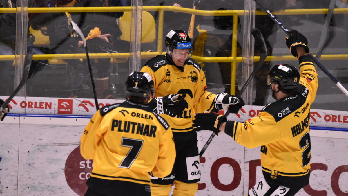 HOKEJ: Gólová přestřelka v Litvínově. Domácí před baráží přetlačili Pardubice B