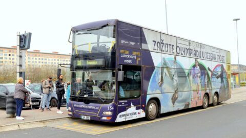 ZAJÍMAVOST: Oblíbený patrový autobus je zpět. O víkendech vyrazí k Jezeru Most