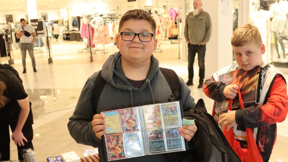 FOTO: Fanoušci Pokémonů zaplnili obchodní centrum Central Most