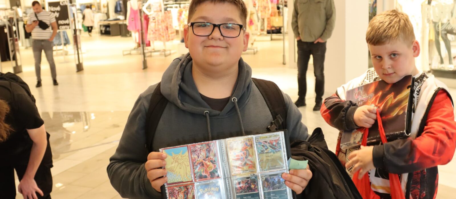 FOTO: Fanoušci Pokémonů zaplnili obchodní centrum Central Most