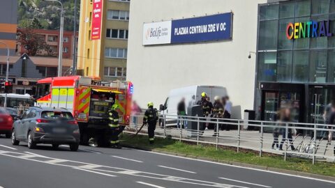 STALO SE: Z odpadkového koše se začal valit kouř, na místo vyrazili hasiči