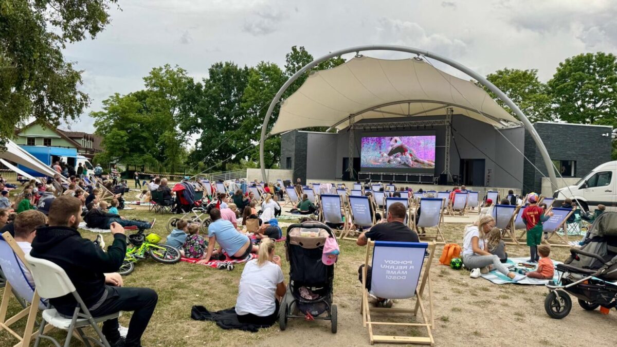 POZVÁNKA: Léto v Mostě zpestří filmové večery u vody i na Benediktu