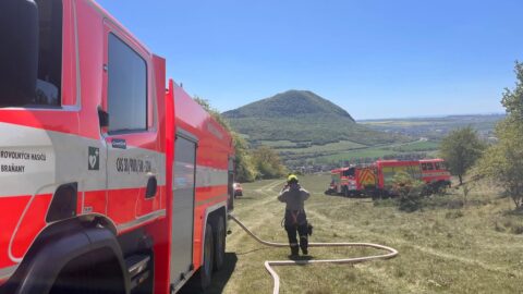 Sucho sužuje Mostecko! Hasiči zasahovali u několika požárů během jediného dne
