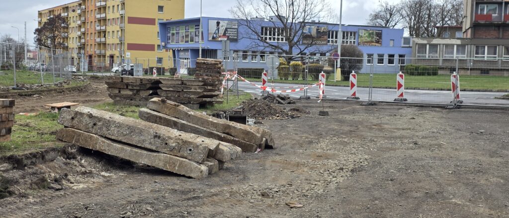 ZAJÍMAVOST: Chránění mravenci, kanalizace i plynovod brzdí stavbu tramvajové trati v Litvínově