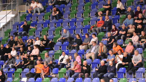 HÁZENÁ: Most zvládl první krok za bronzem. Duel přilákal jen hrstku fanoušků