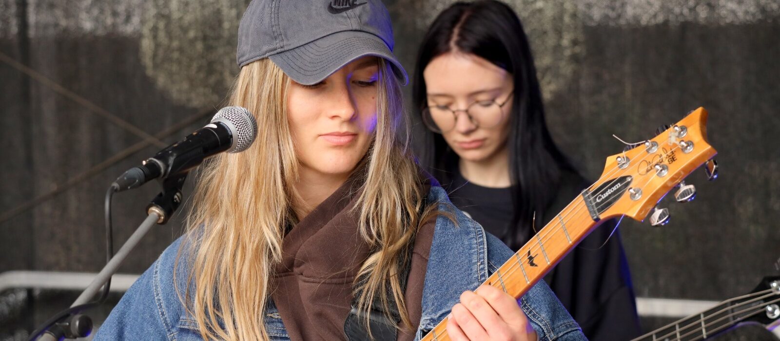 FOTO: Most hostil festival Rozsviť tmu. Třídenní akce nabídla hudební vystoupení, doprovodný program i osobní příběhy lidí