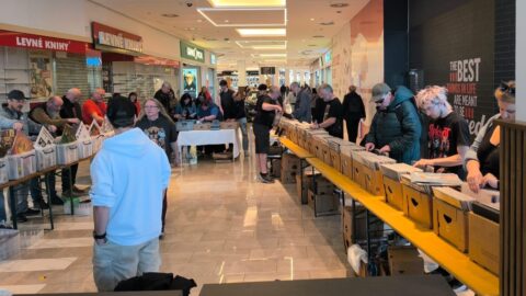 Do Centralu dorazily davy lidí! Burza LP desek a CD opět přilákala sběratele i fanoušky hudby