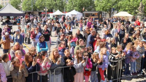 OBRAZEM: Letošní food festival na 1. náměstí v Mostě nabídl chutě z celého světa i bohatý hudební program