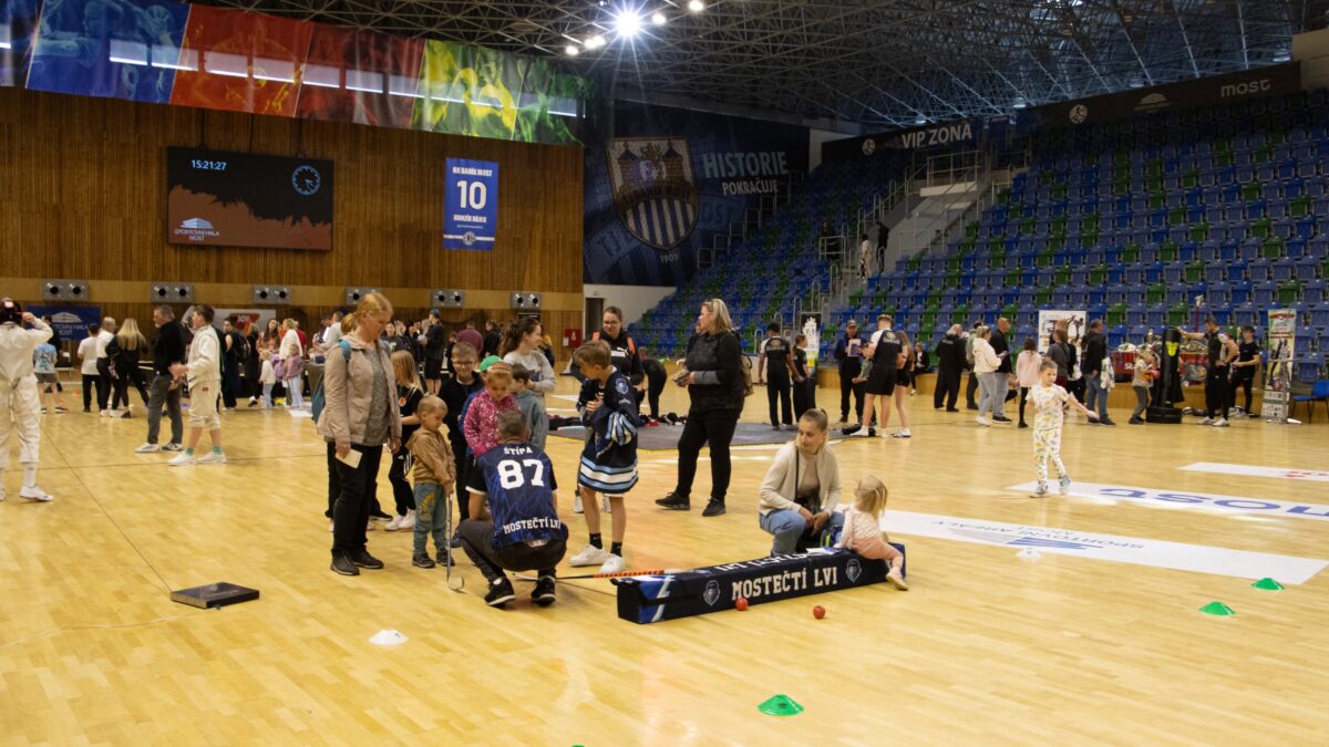 OBRAZEM: Sportovní hala v Mostě hostila veletrh klubů pro děti i rodiče