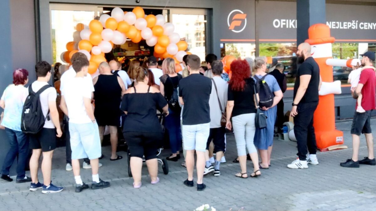 FOTO DNE: Mostečané vzali nový Fikko Market útokem! Před obchodem se tvořily fronty