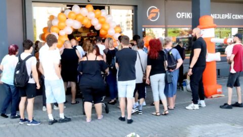 FOTO DNE: Mostečané vzali nový Fikko Market útokem! Před obchodem se tvořily fronty