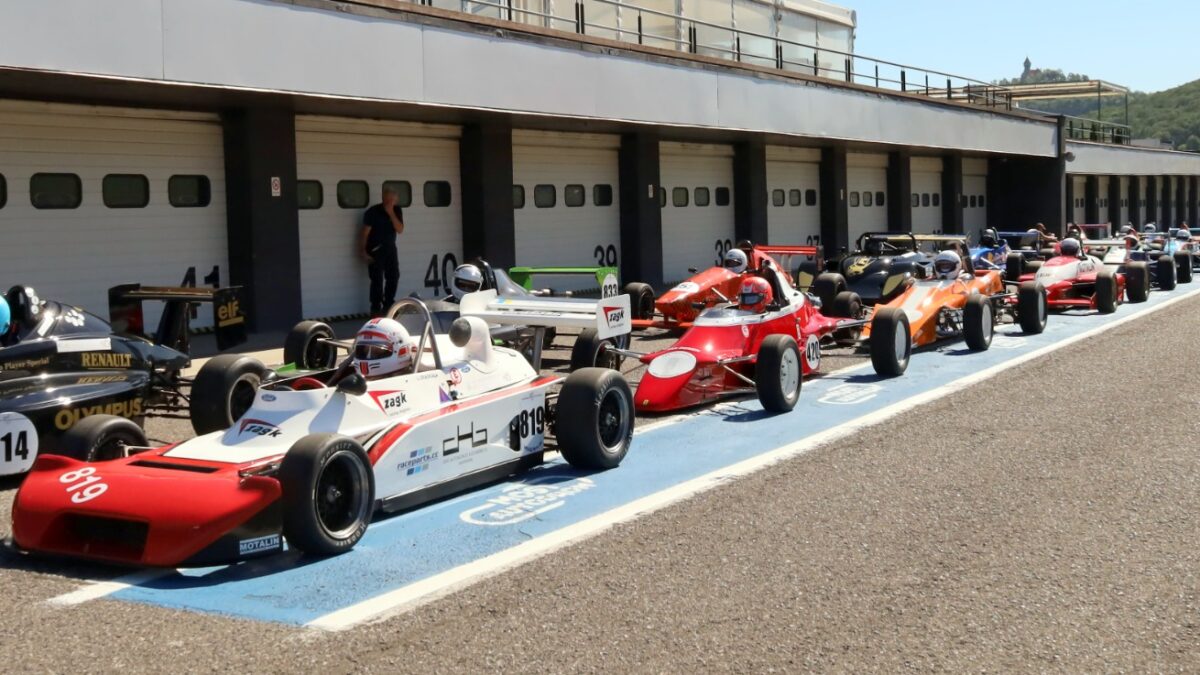 FOTO: Autodrom Most hostil víkend plný historického motorsportu