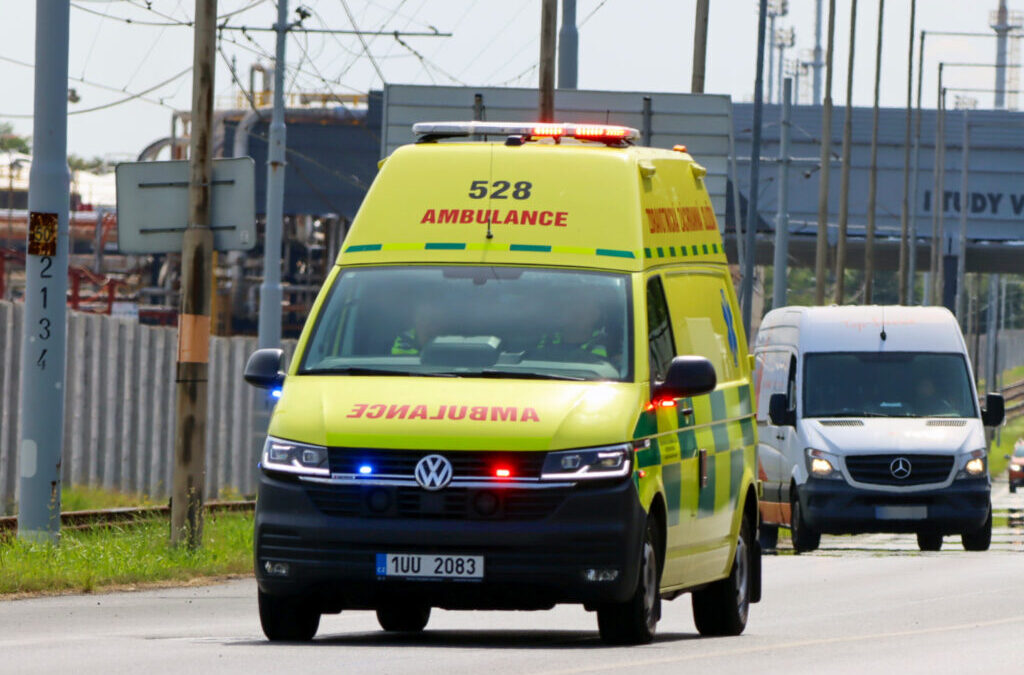AKTUÁLNĚ: U nového Fikka došlo k nehodě motorkáře s osobním vozidlem
