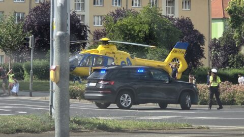 STALO SE: Drama v mosteckém hotelu Domino. Po útoku nožem letěl muž do nemocnice vrtulníkem