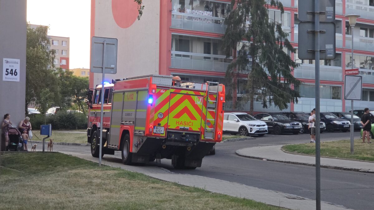 STALO SE: Po výpadku proudu vyjížděli hasiči znovu. V Rozmarýnové asistovali seniorovi