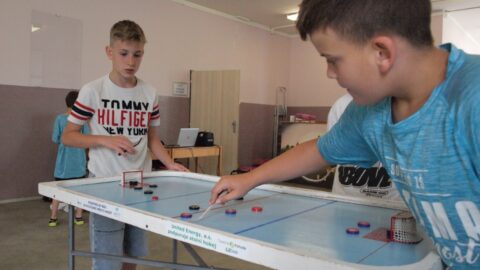 STOLNÍ HOKEJ: V SVČ Most se oslavil Olympijský den šprcovým turnajem