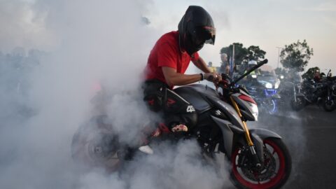 OBRAZEM: Most zažil motorkářský večer. Stovky strojů projely městem i přes komplikace
