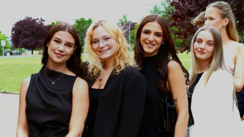 FOTO: Kostel hostil slavnostní předání vysvědčení i vyřazení vojáků